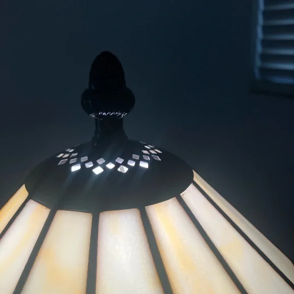 MCM Vintage Craftsman Mission Style Stained Glass Table Lamp - Cream and Brown - Picture 4 of 10